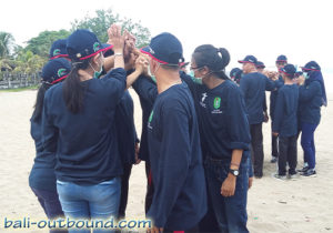 Team Building di Pantai Kuta Bali