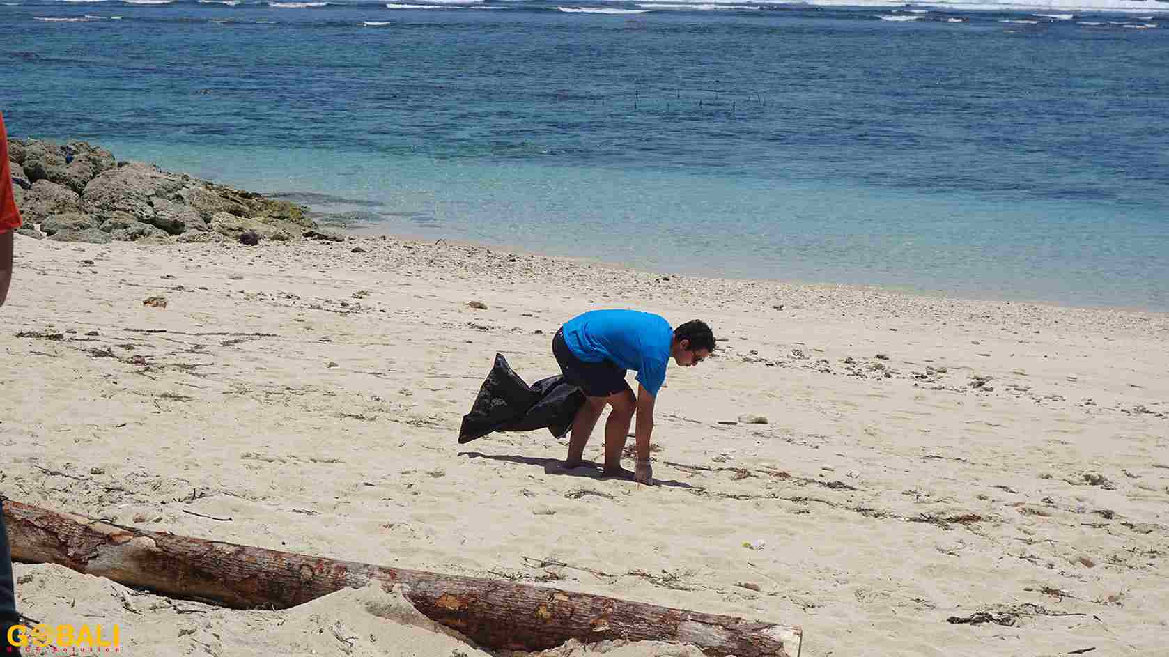Beach Cleaning Pandawa