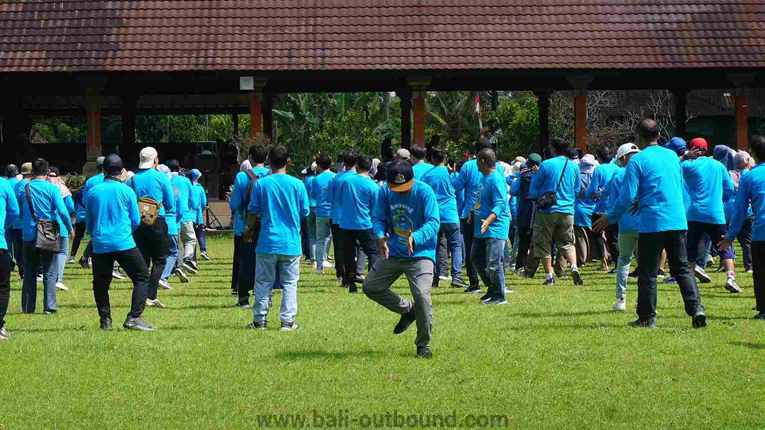 Amazing Race - Belajar Menari bali