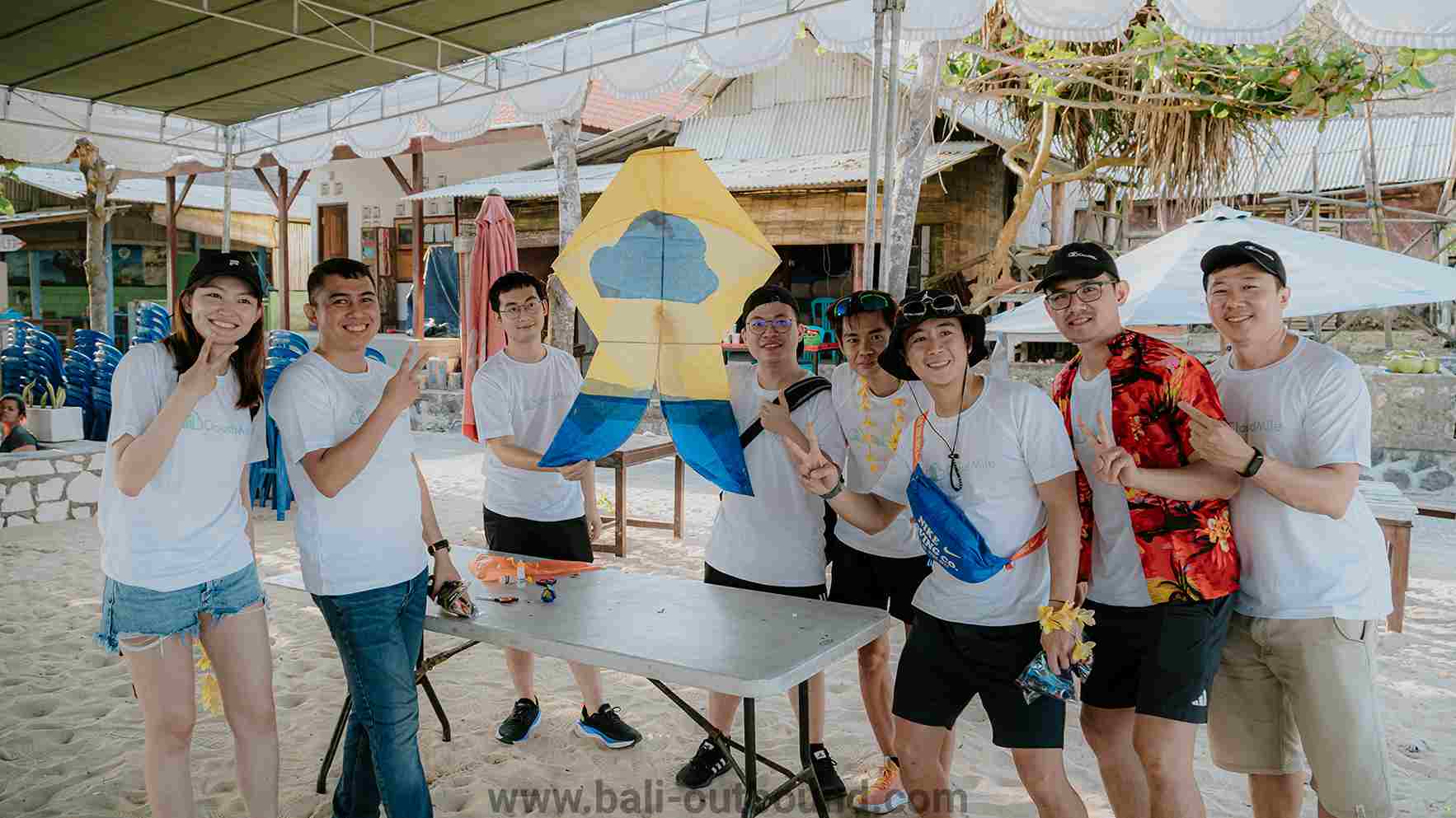 Amazing Race - Membuat Layangan