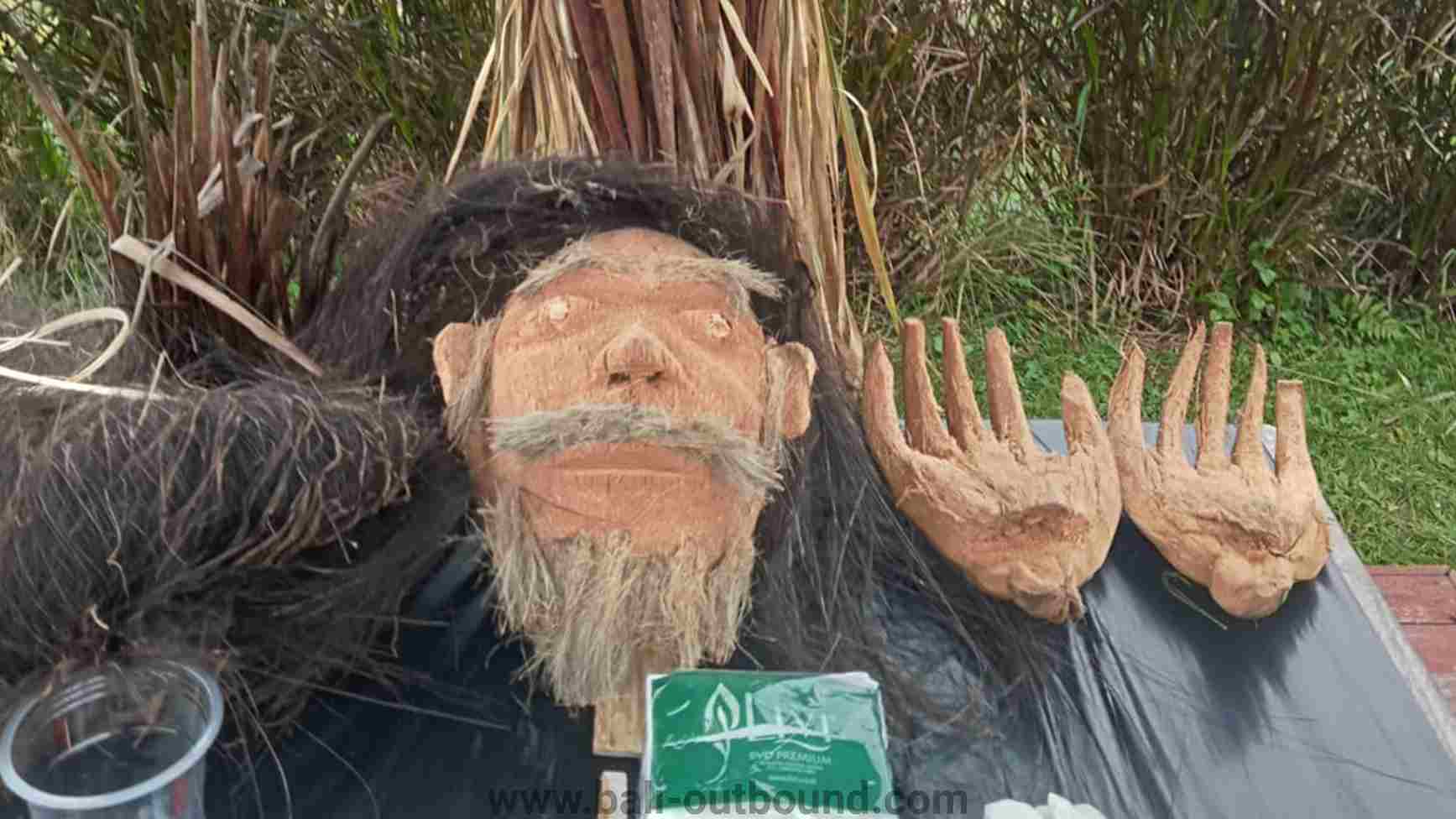 Membuat Lelakut atau orang-orangan Sawah