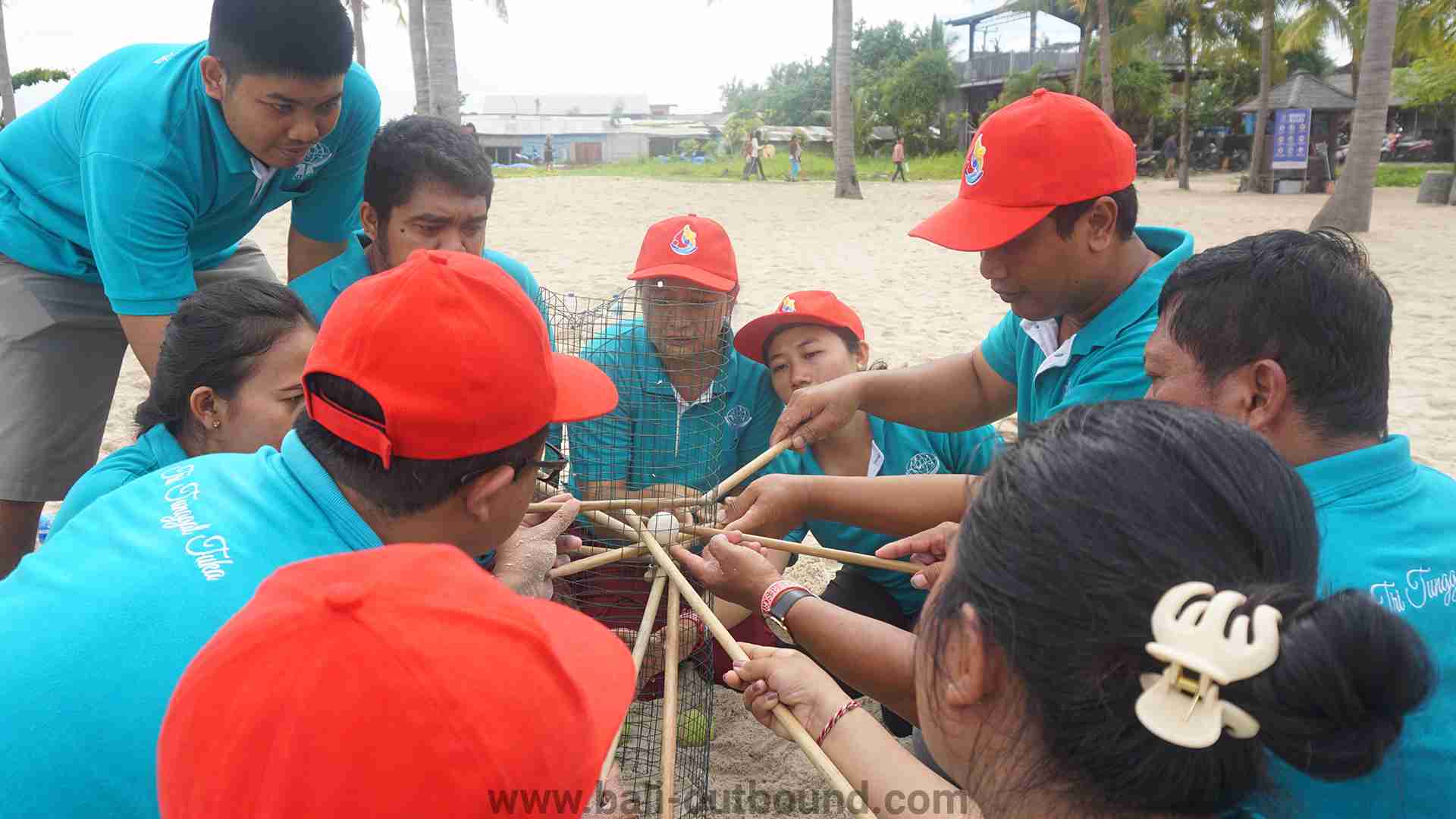 Outing Nusa Lembongan - Mengeluarkan Bola