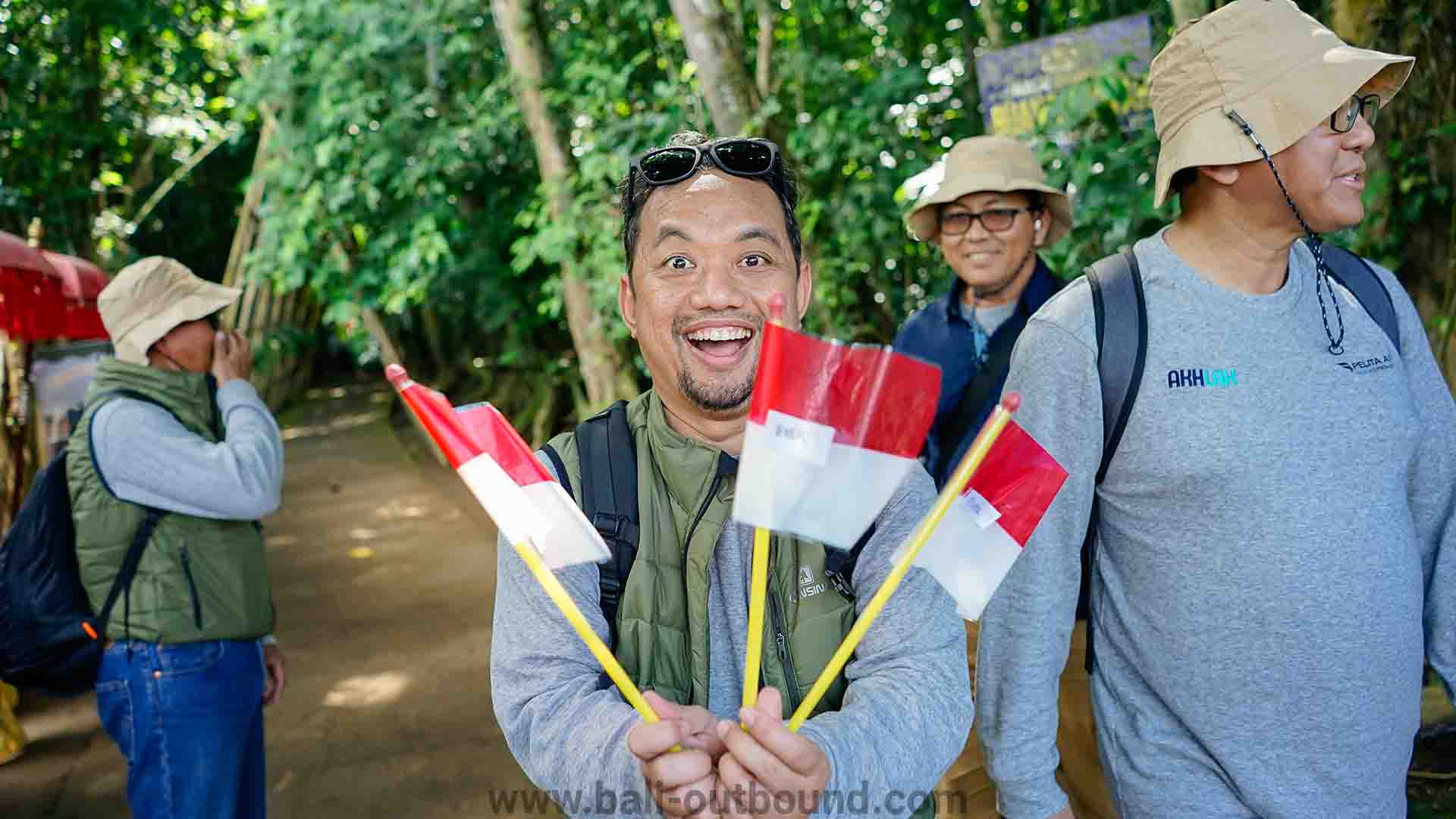 Outbound adventure di hutan bambu Desa Penglipuran Bali yang sejuk dan alami