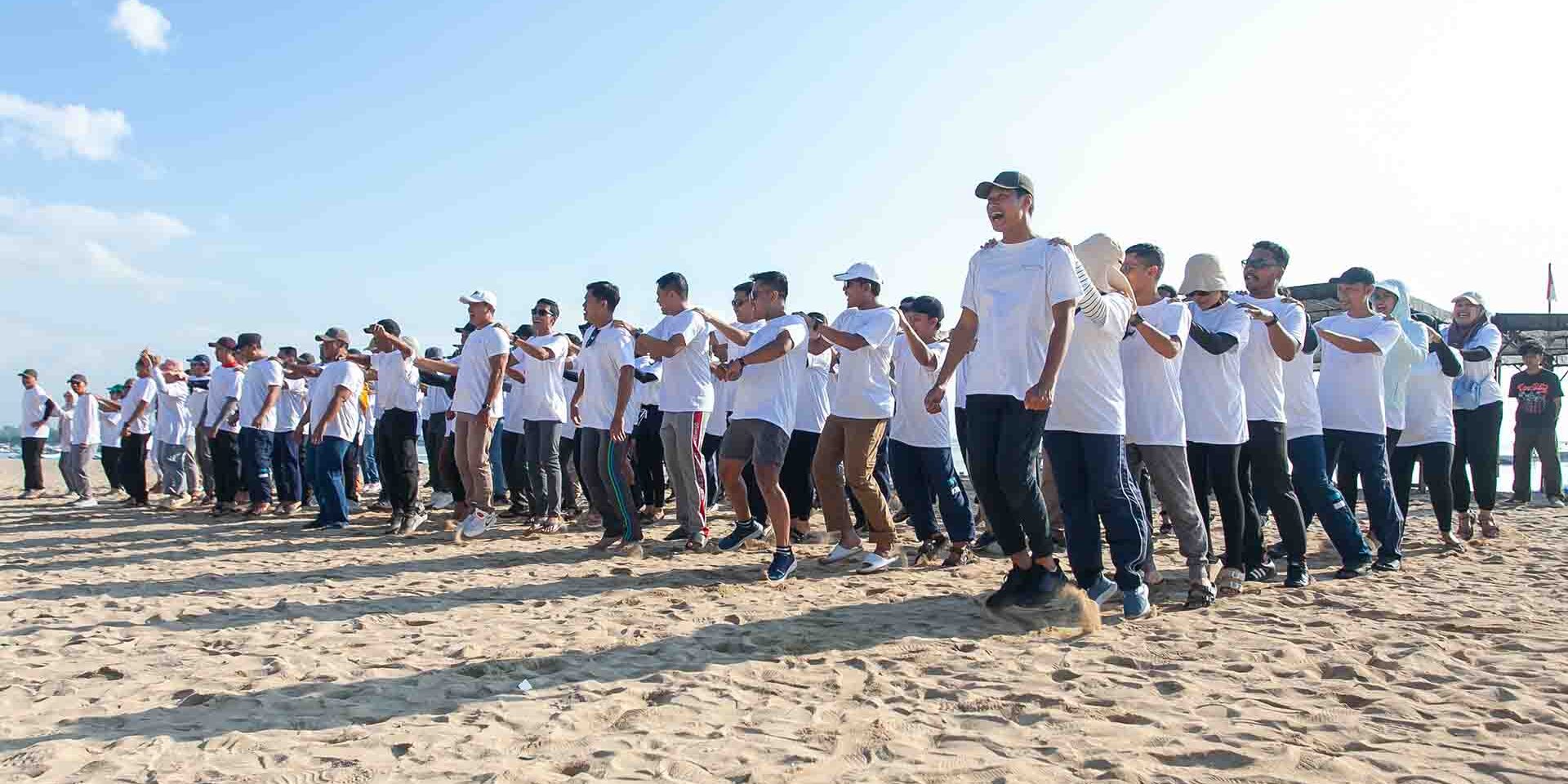 Gathering outbound perusahaan di Jimbaran dengan pemandangan sunset menawan