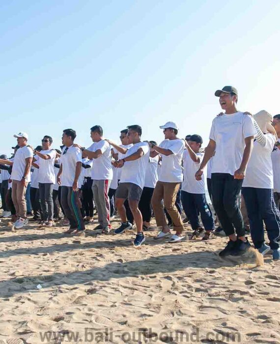 Gathering outbound perusahaan di Jimbaran dengan pemandangan sunset menawan