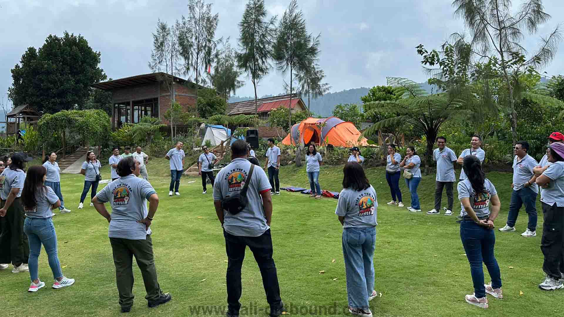 Kegiatan team building games di Kintamani untuk meningkatkan komunikasi dan kerja sama tim