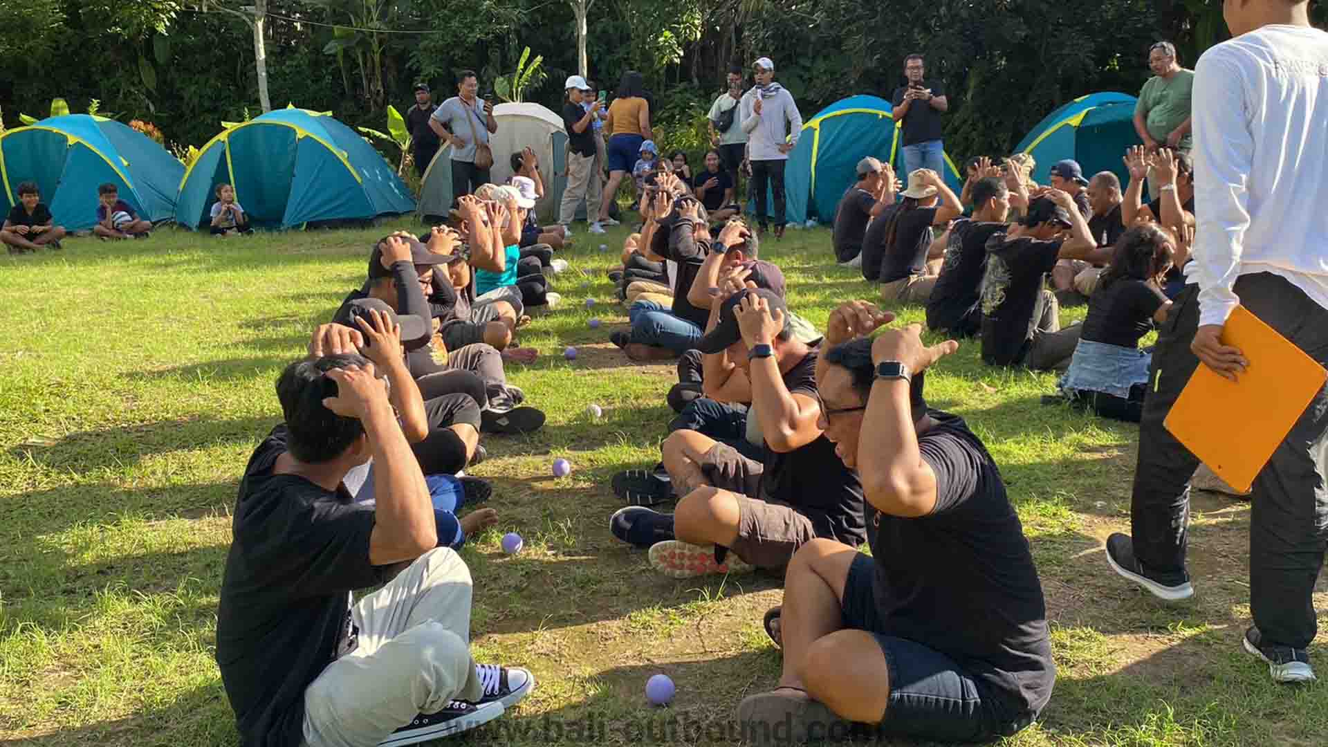 Outbound dan camping di Tepi Buyan Bedugul dengan panorama danau