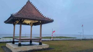 Spot foto Instagramable di The Jineng Glamping Bedugul dengan latar pegunungan dan alam hijau