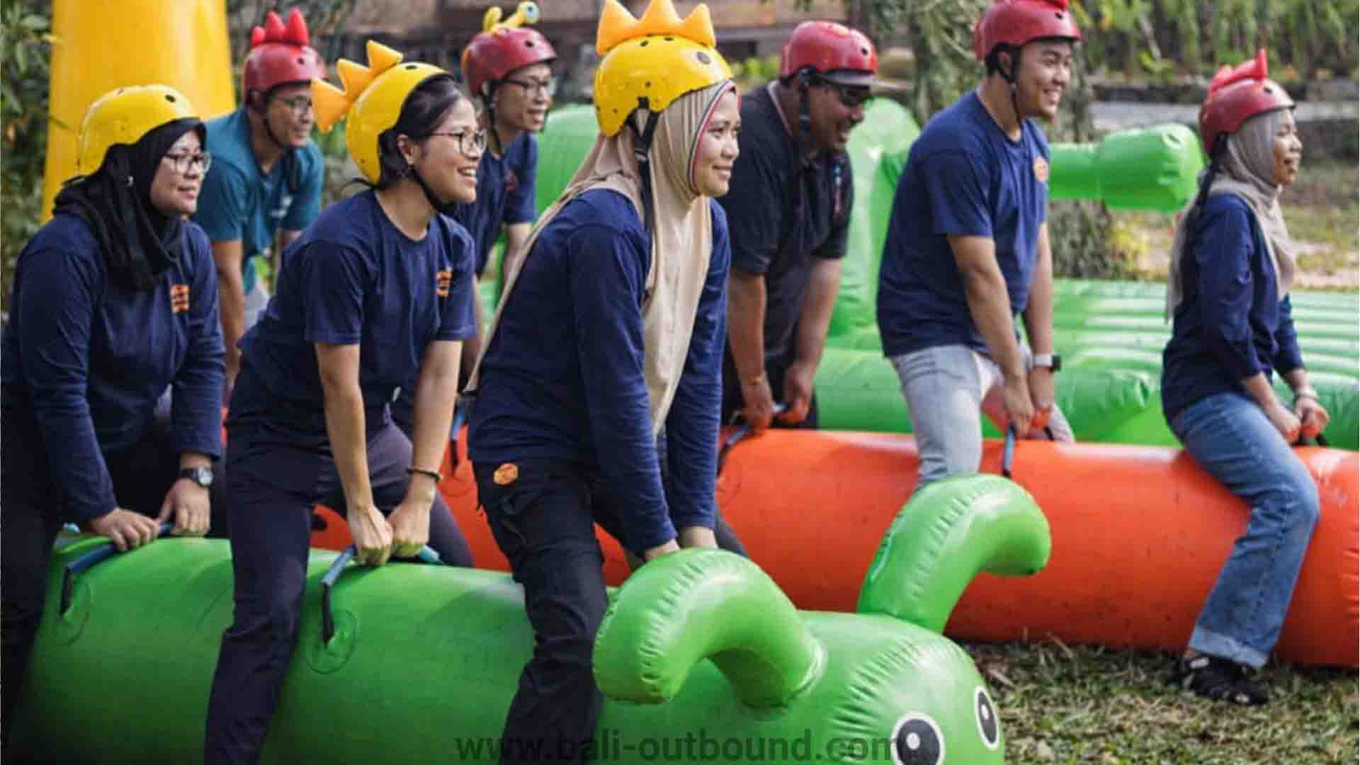 Inflatable game di Bali permainan Tank War untuk team building corporate